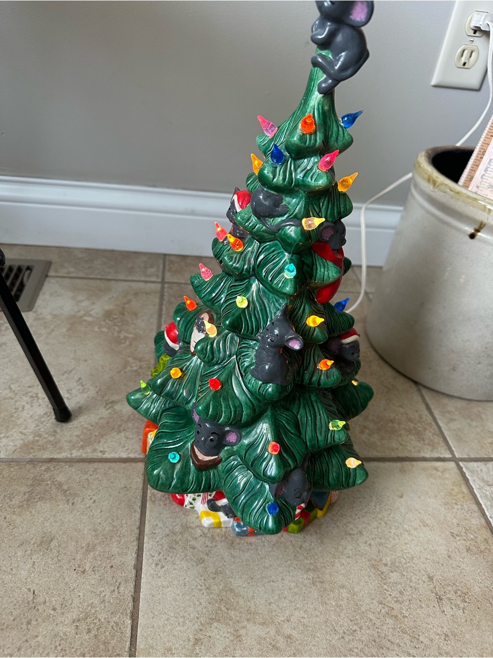 Vintage ceramic painted Christmas tree light rare with mice - Picture 8 of 11